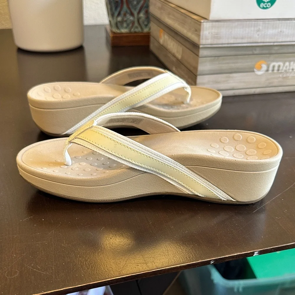 Vionic High Tide Sandals in Beige Women's US Size 7 - Picture 9 of 9